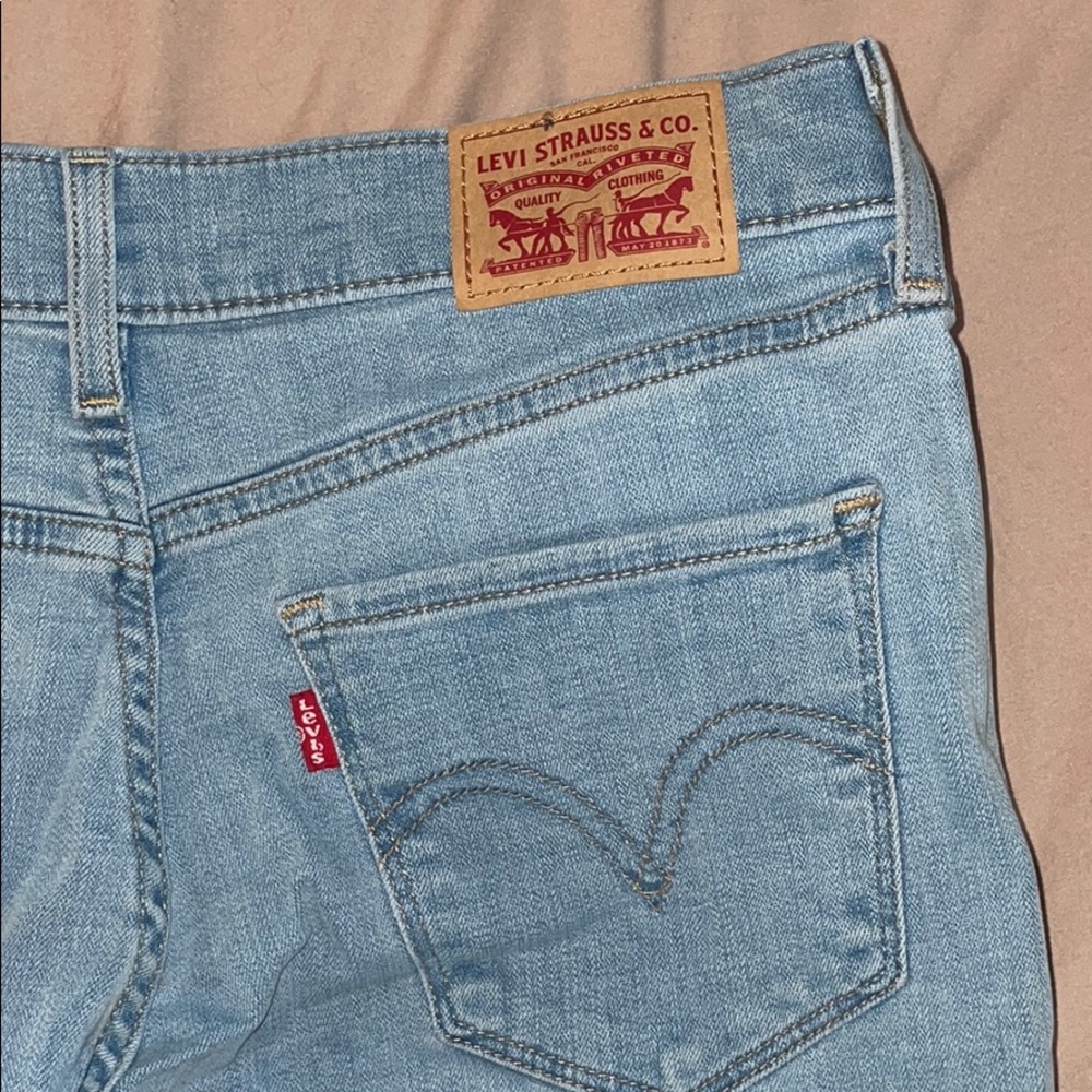 Classic Straight Levi Light Washed Jeans